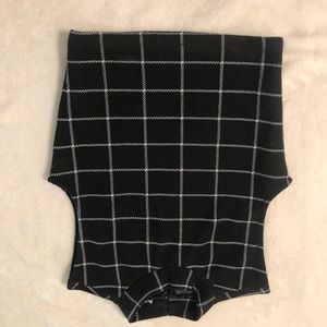 Mock-Turtle Neck Cropped Tank top